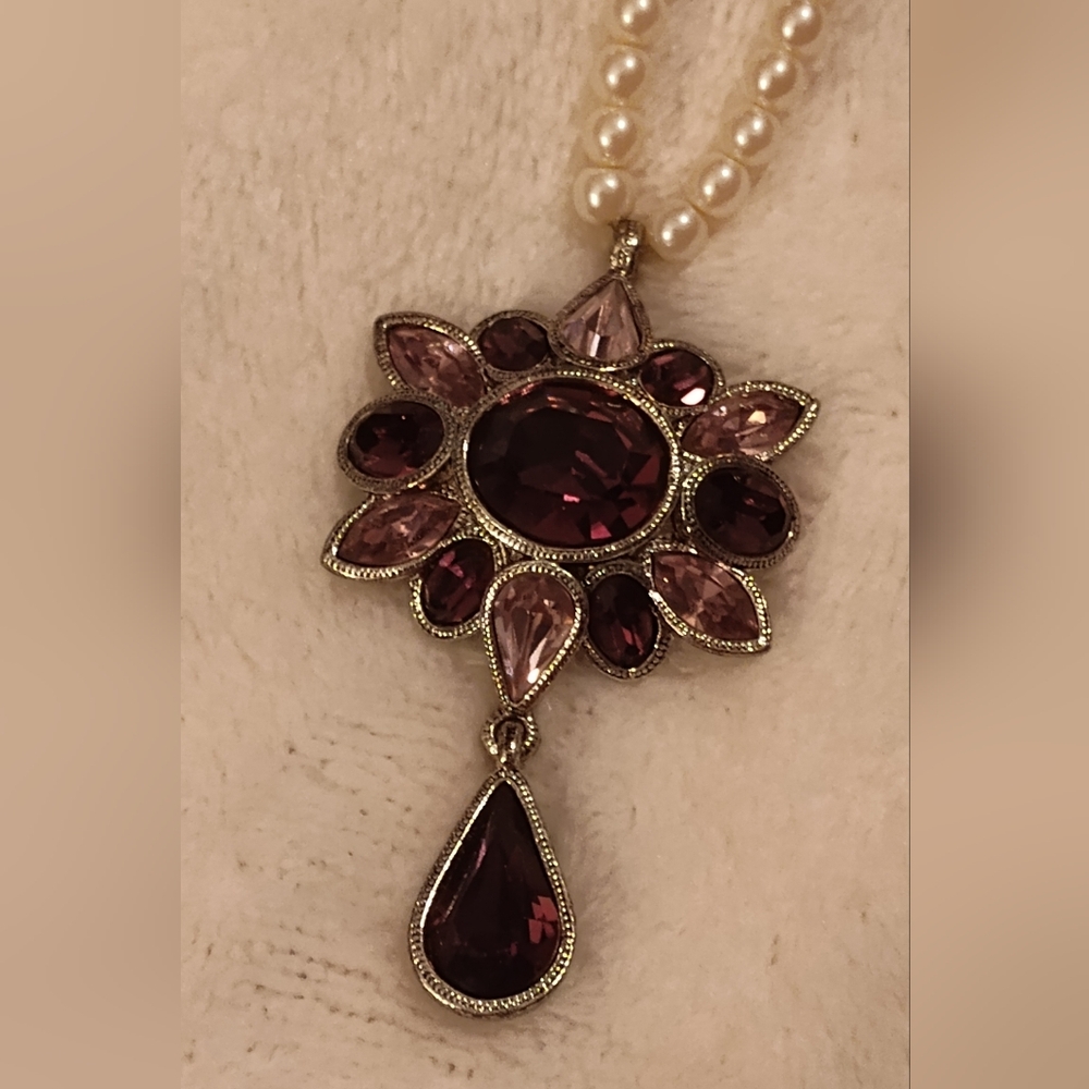 Vintage! Elegant Pearl and Purple Gemstone Jewelry Set - Picture 6 of 10